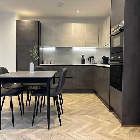 Manchester Apt, Free Parking, Business, Couples & Families 외부 사진