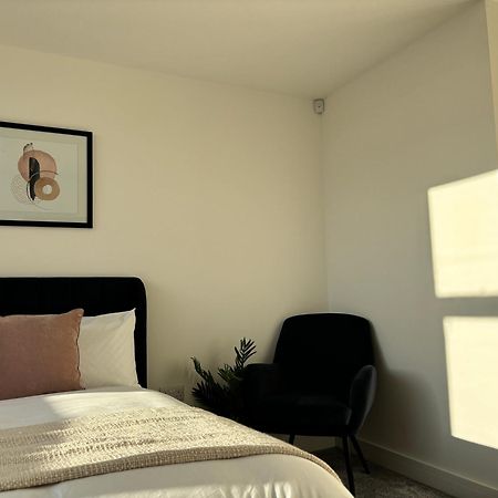 Manchester Apt, Free Parking, Business, Couples & Families 외부 사진