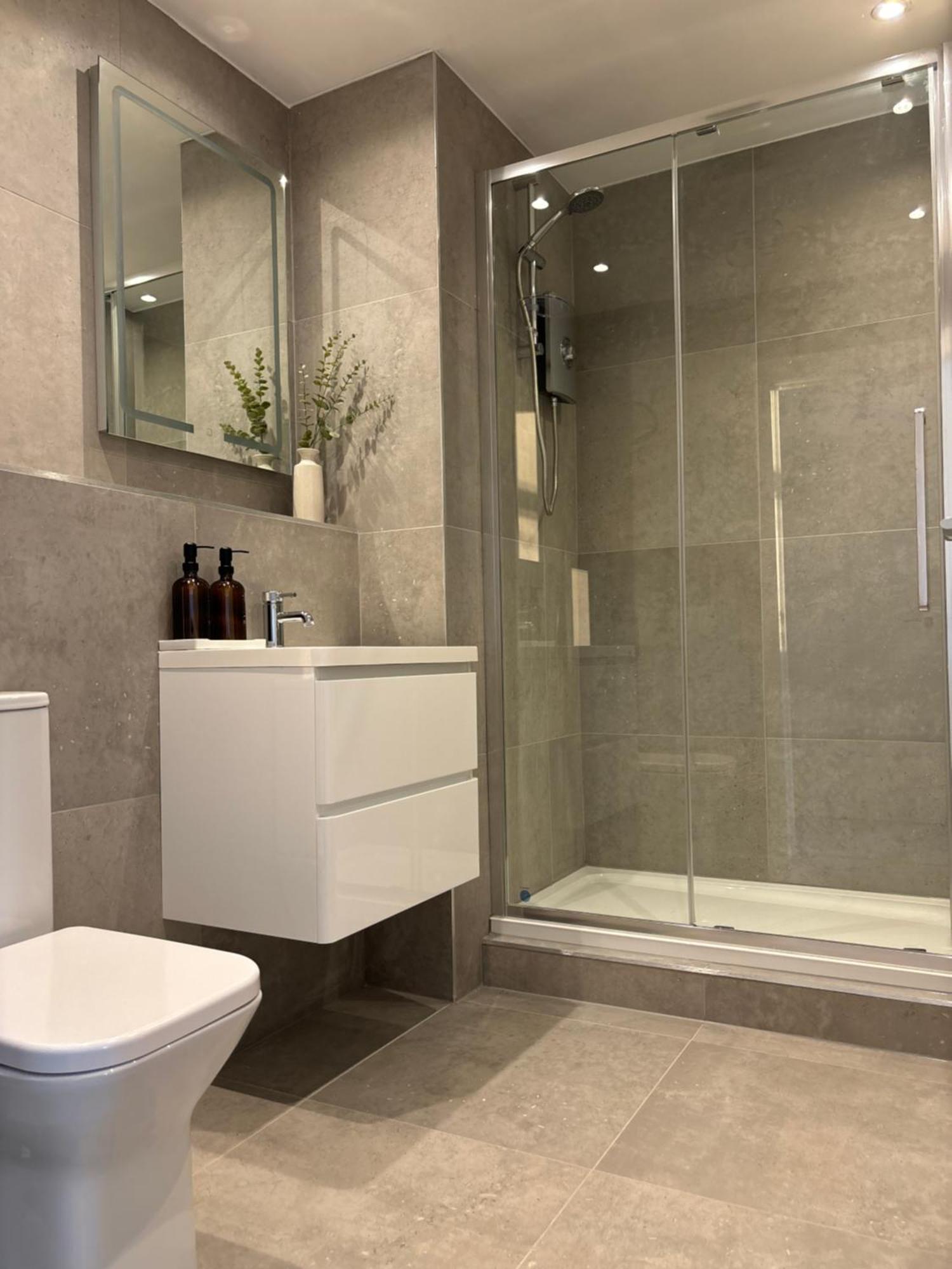 Manchester Apt, Free Parking, Business, Couples & Families 외부 사진