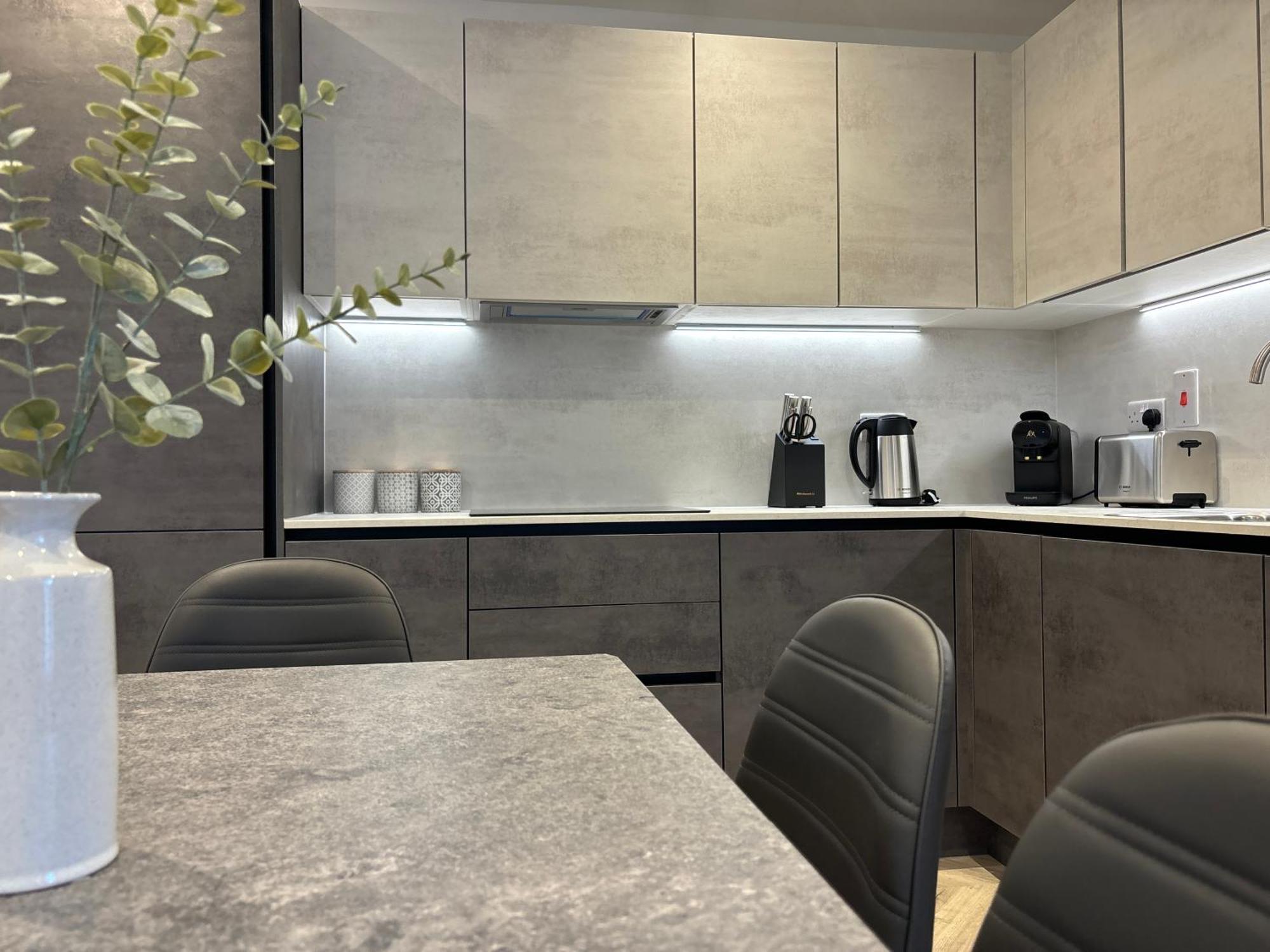 Manchester Apt, Free Parking, Business, Couples & Families 외부 사진
