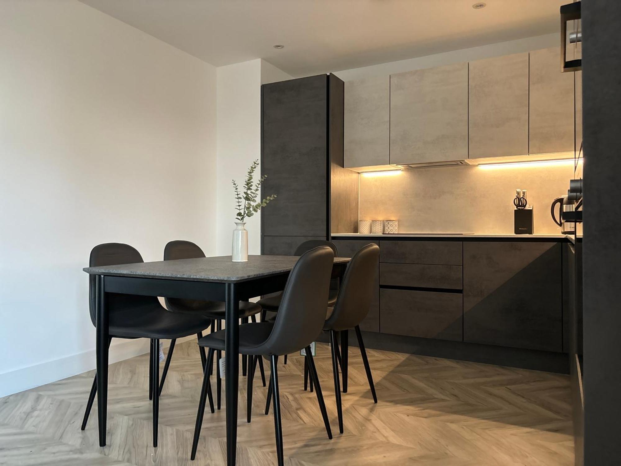 Manchester Apt, Free Parking, Business, Couples & Families 외부 사진