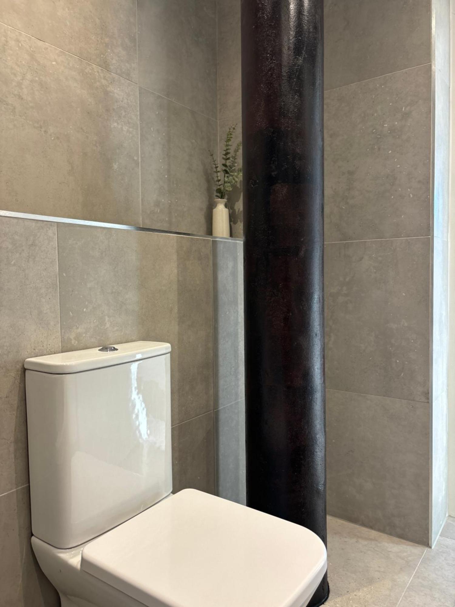 Manchester Apt, Free Parking, Business, Couples & Families 외부 사진