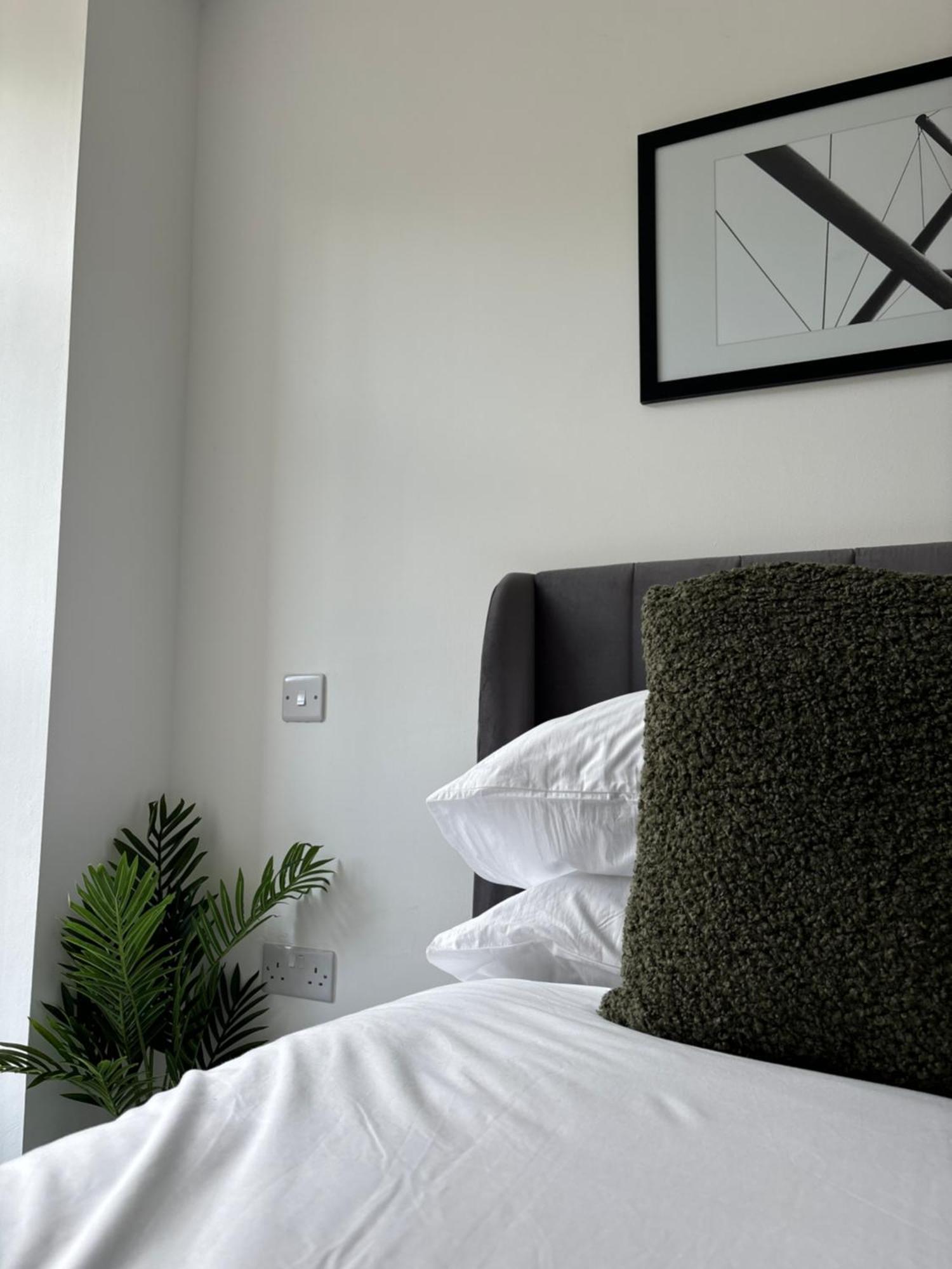 Manchester Apt, Free Parking, Business, Couples & Families 외부 사진