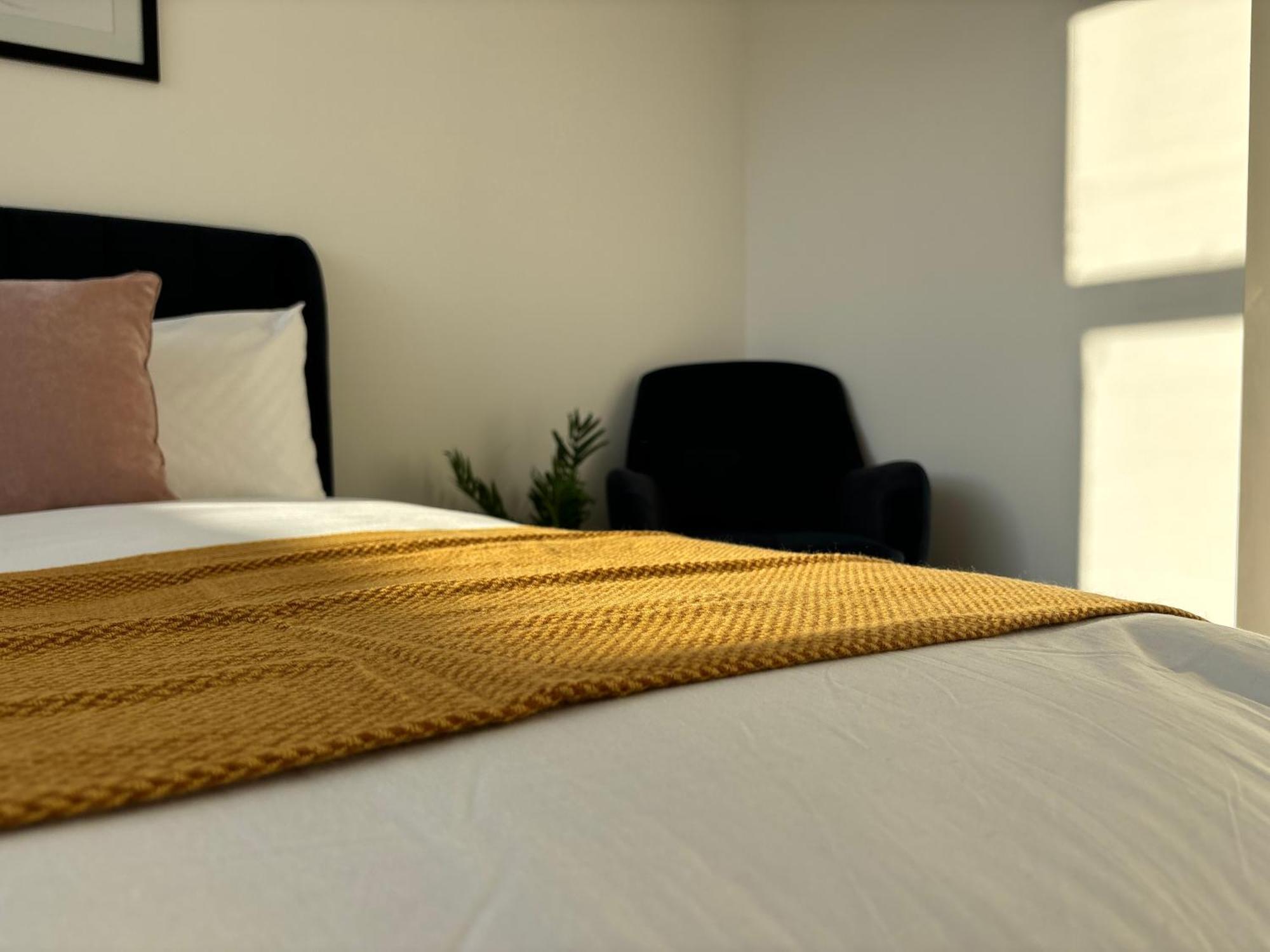 Manchester Apt, Free Parking, Business, Couples & Families 외부 사진