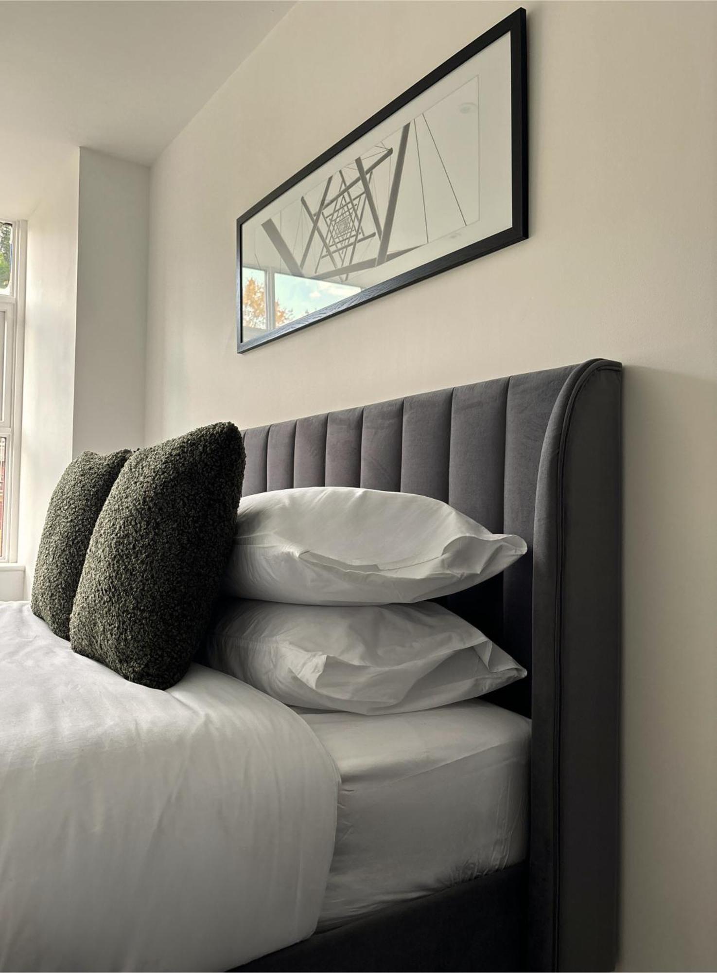 Manchester Apt, Free Parking, Business, Couples & Families 외부 사진