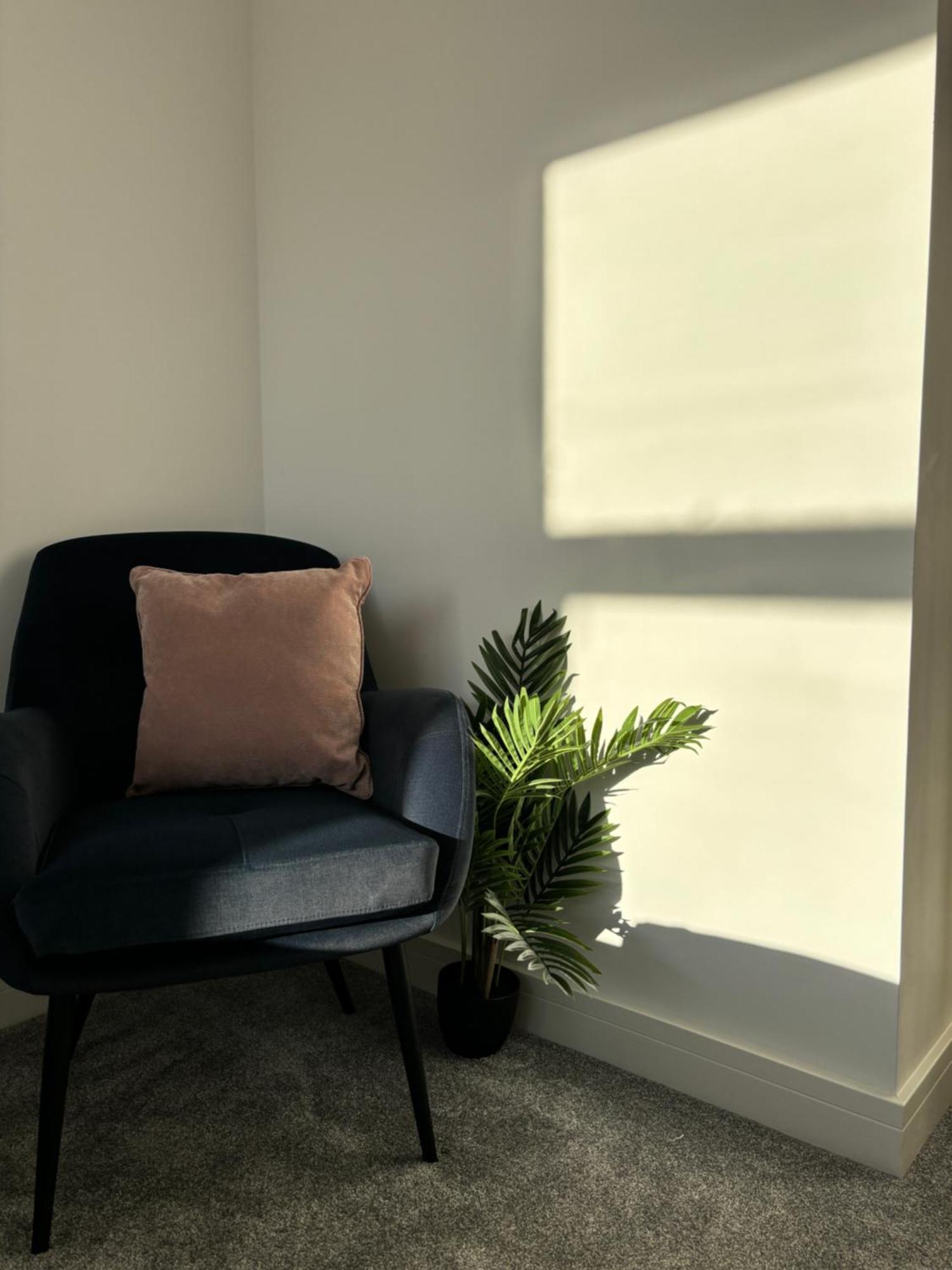Manchester Apt, Free Parking, Business, Couples & Families 외부 사진