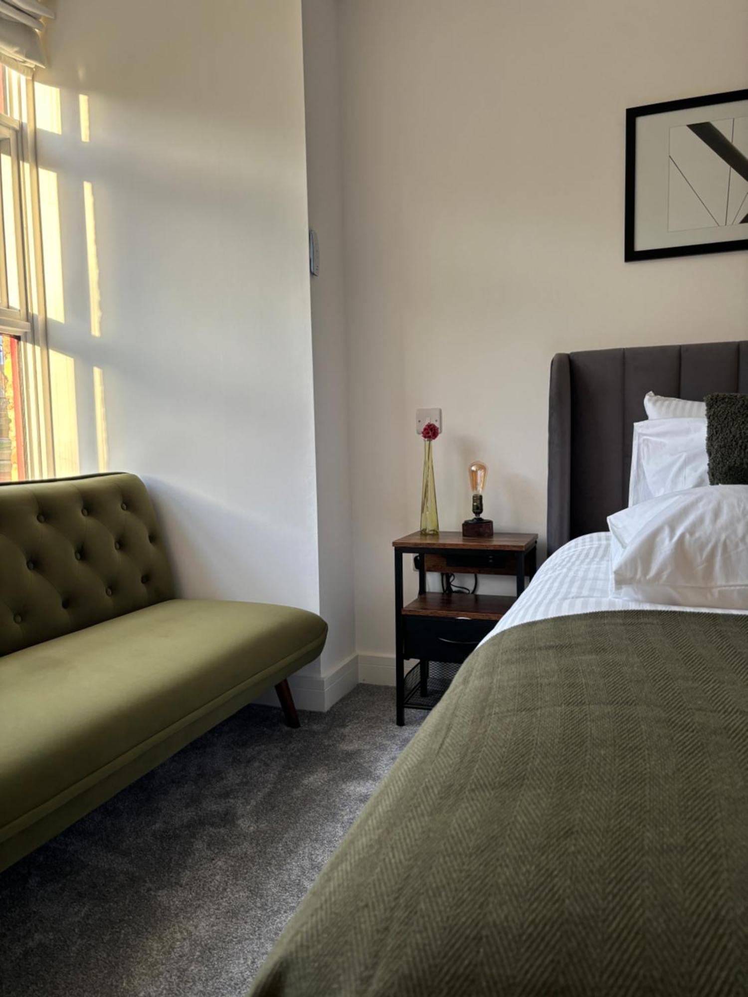 Manchester Apt, Free Parking, Business, Couples & Families 외부 사진