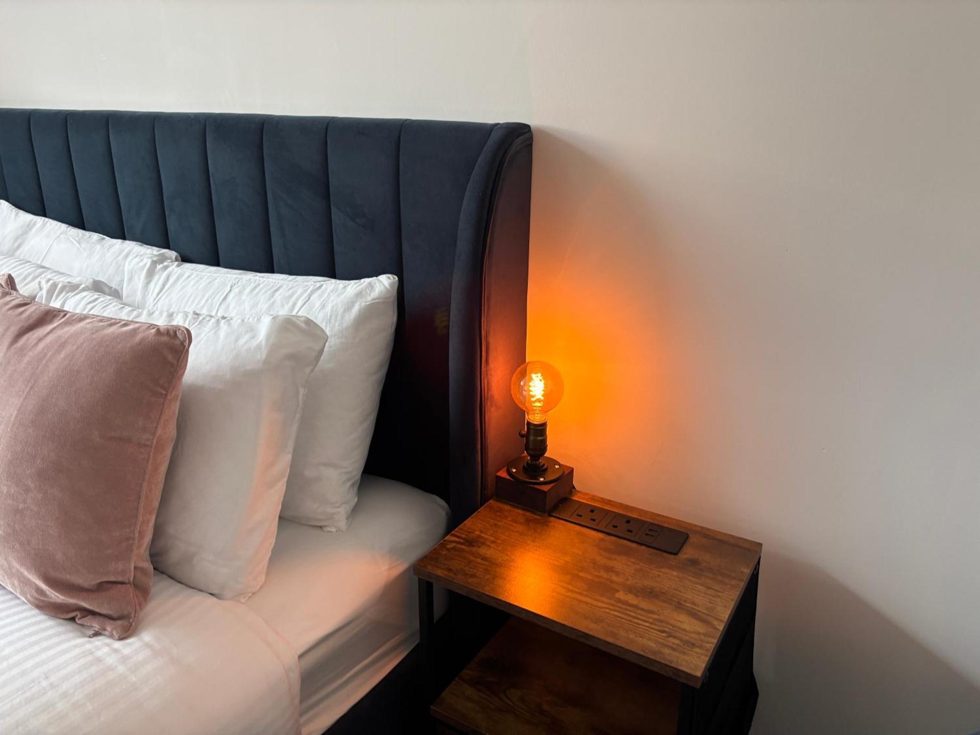 Manchester Apt, Free Parking, Business, Couples & Families 외부 사진
